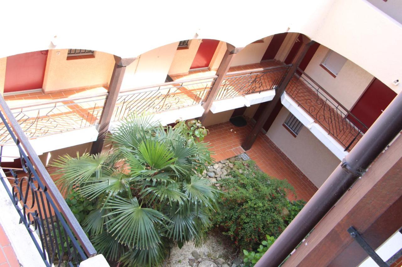 De La Couleur Aux Marquises Apartment *